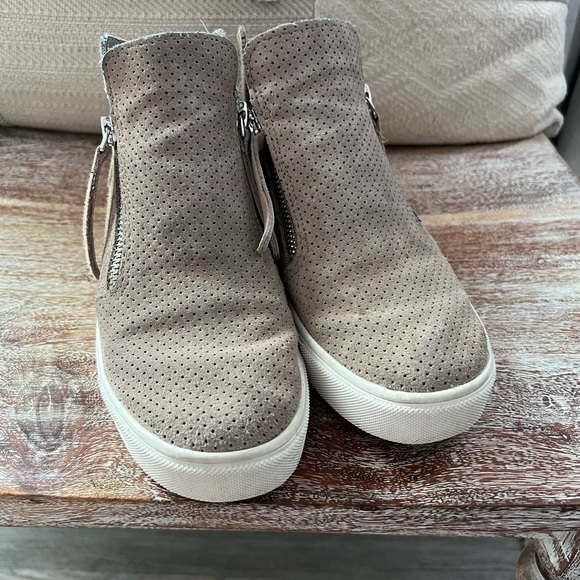 Steve Madden Caliber Sneaker - Picture 2 of 7